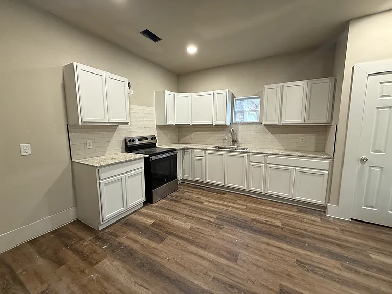 5211 S Malcolm X Blvd — Photo 1