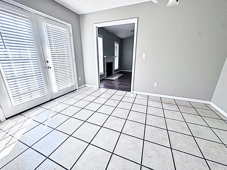 2312 Manchester Dr — Photo 11