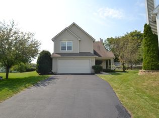 5 Chatham Ct, South Elgin, IL 60177