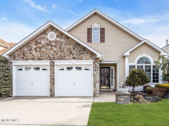 3rd image of 15 Congressional Road