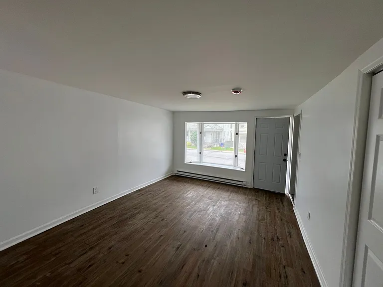 1143 Eynon St — Photo 18