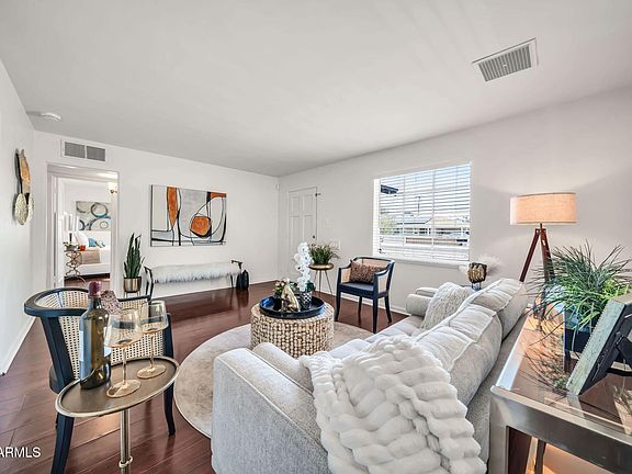 5th image of 2221 W CLARENDON Avenue W