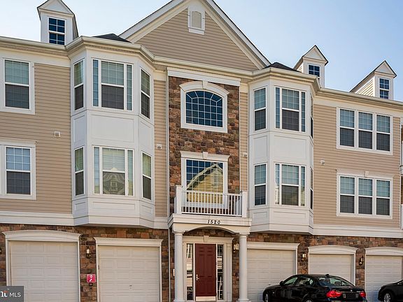 2nd image of 1520 Enyart Way Unit 302