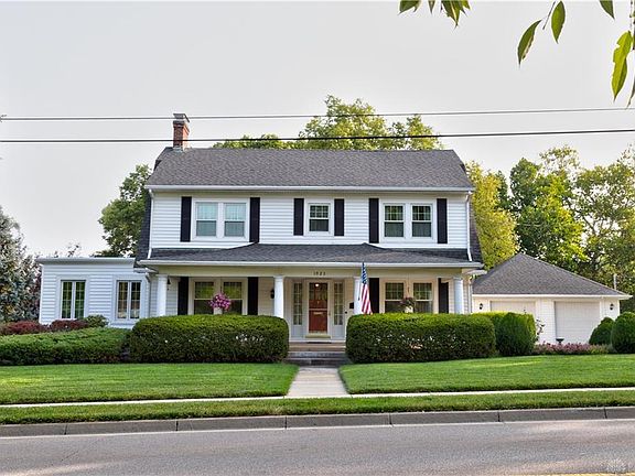 3rd image of 1023 E Linden Ave