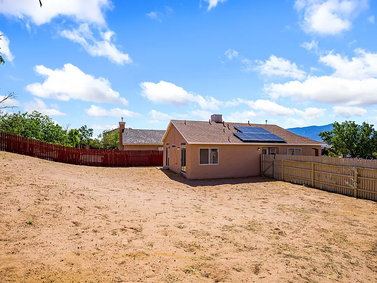 4705 Chow Ct NE — Photo 35