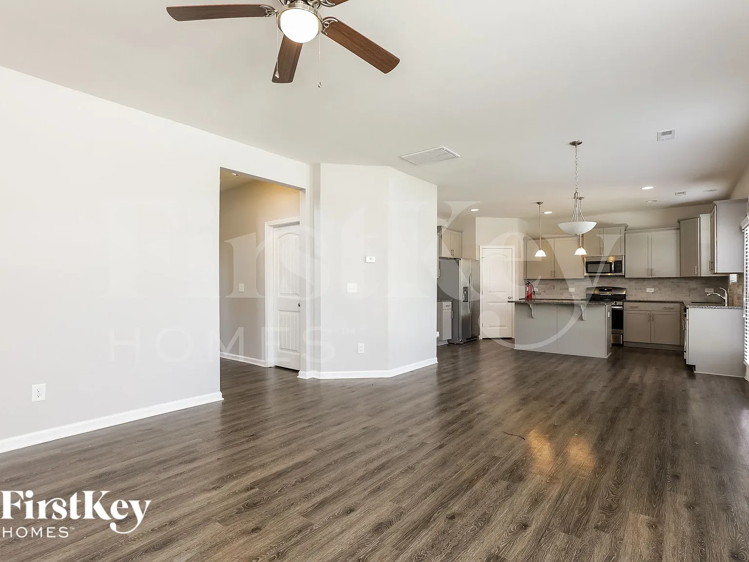 4 bed, 2.5 bath, 2114 sqft, $2,465 — Photo 3