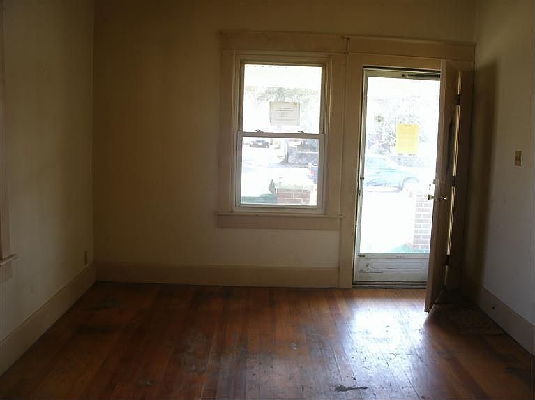 2nd image of 2433 Wilbraham Rd