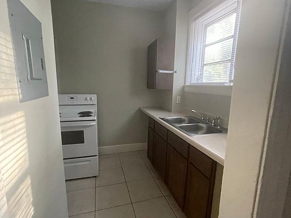5th image of 2831 Herschel St #12
