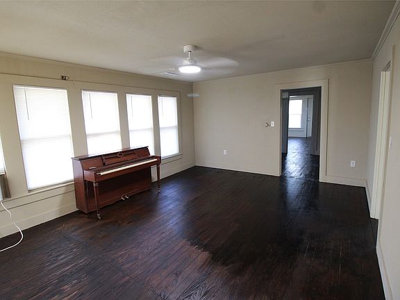 4th image of 802 S Anson St