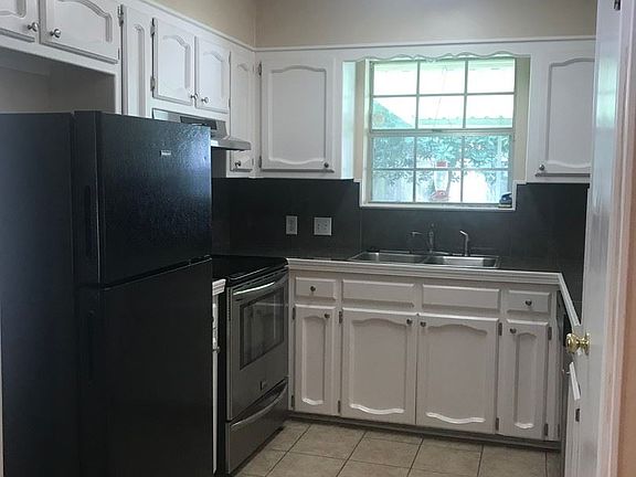 3rd image of 1023 Briarrose Dr