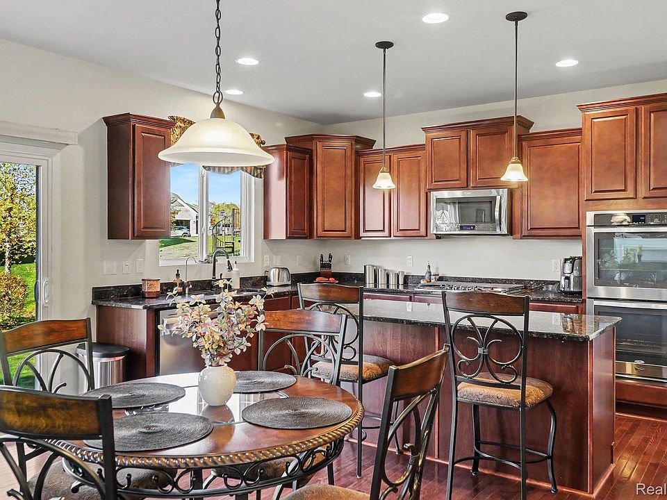 24969 Carriage Ln, photo 8