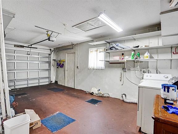 3rd image of 520 SW Natura Avenue