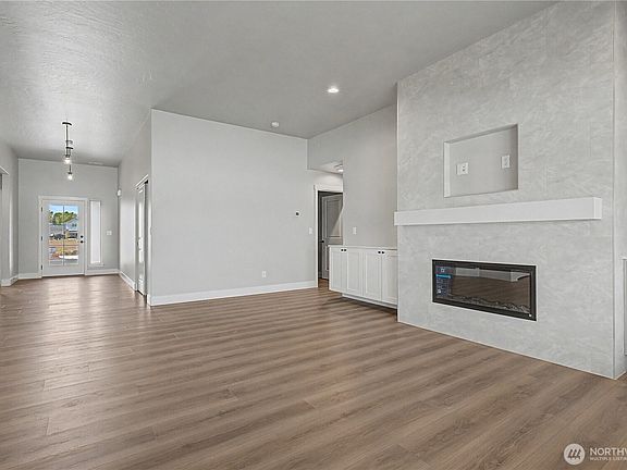 3rd image of 523 N Lessor Loop