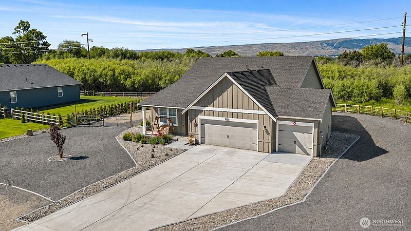 4th image of 2907 Dapple Gray Way
