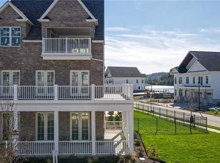 2 Carolina Ave, Oakmont, PA 15139