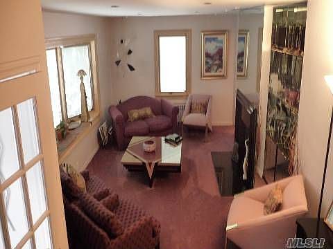 Livingroom w/Fplce