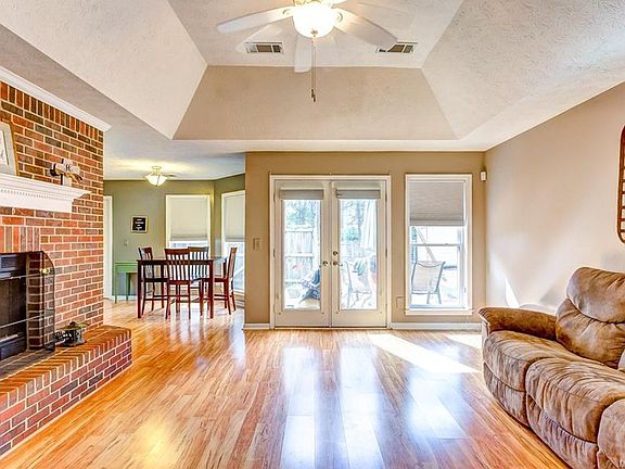 4th image of 1200 Berkshire Ct
