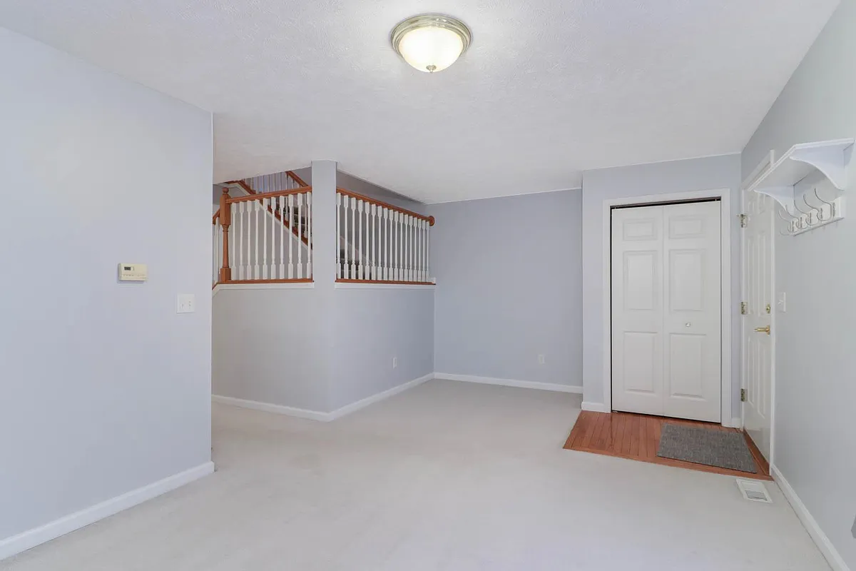 Building Photo - 1110 Lockenvitz Ln #3