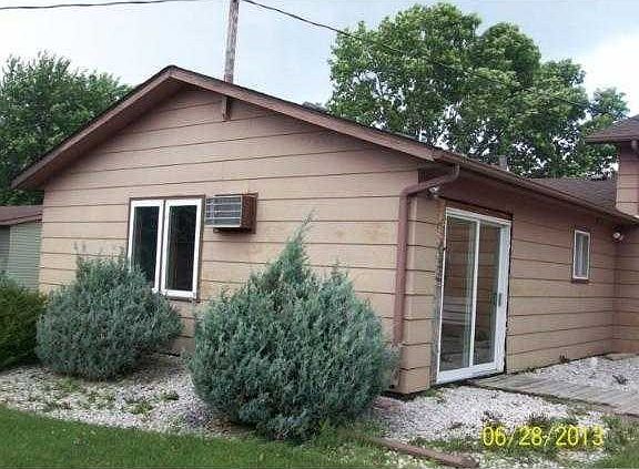 2nd image of 815 5th Ave S