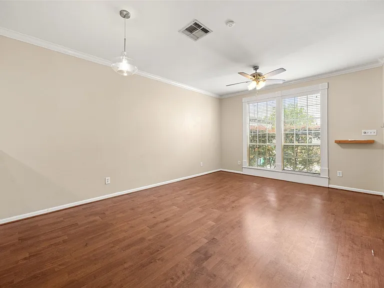 1708 Dennis St — Photo 7