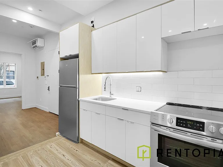 379 S 1st St #1A — Photo 2