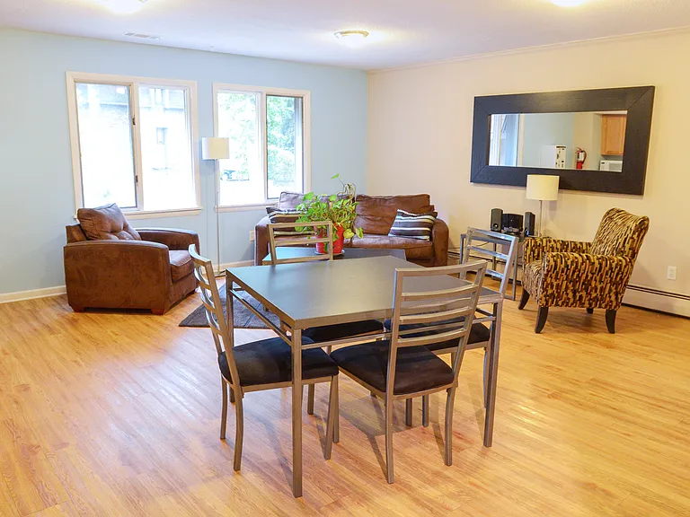 Cambridge Woods Apartments — Photo 31