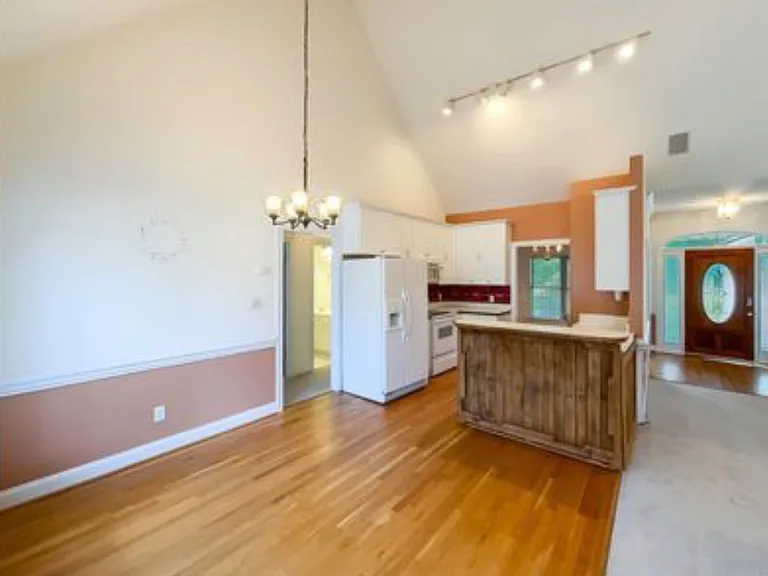 221 Black Forest Dr — Photo 16