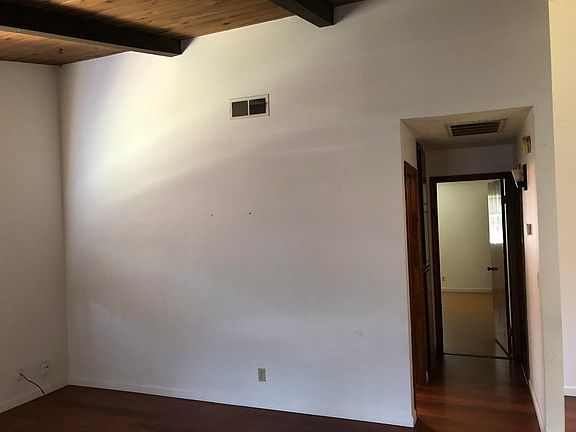 4th image of 1003 E Oakridge Ave
