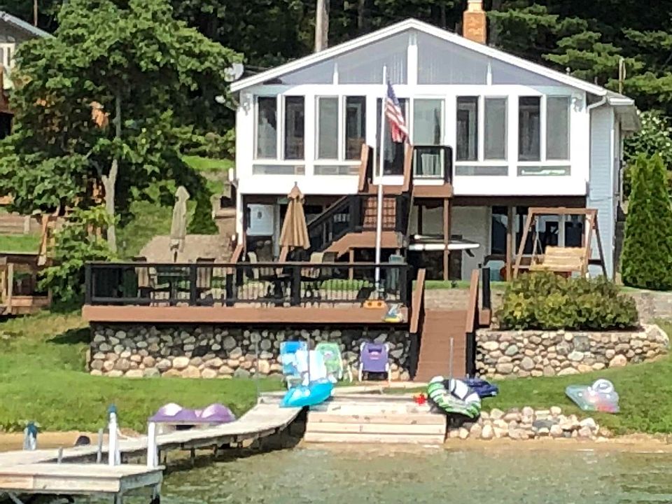 1st image of 1687 Lake Ave