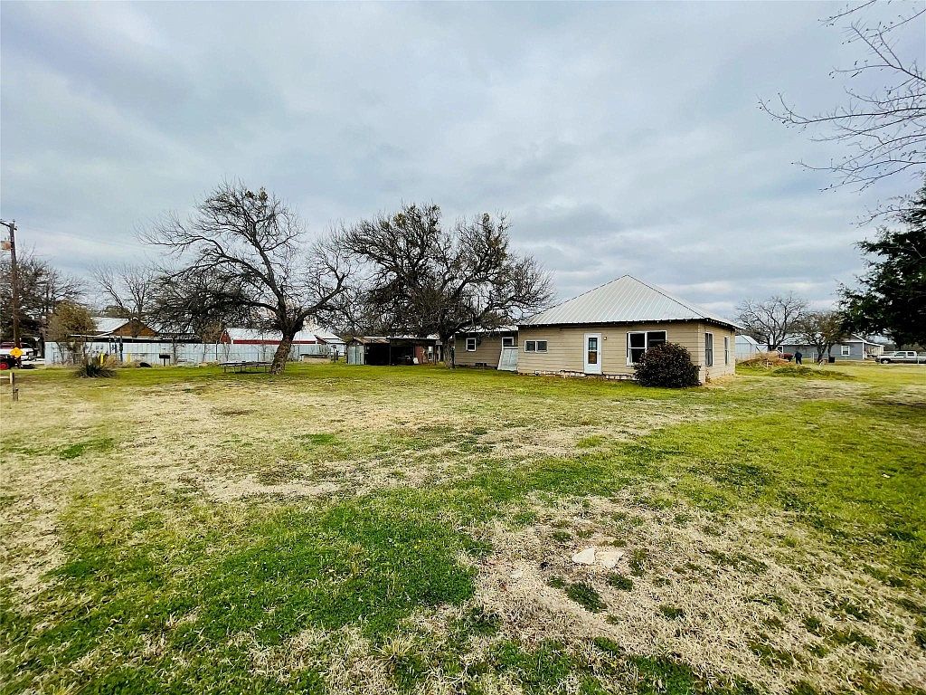 106 Woodlawn Ave, Strawn, TX 76475 Zillow