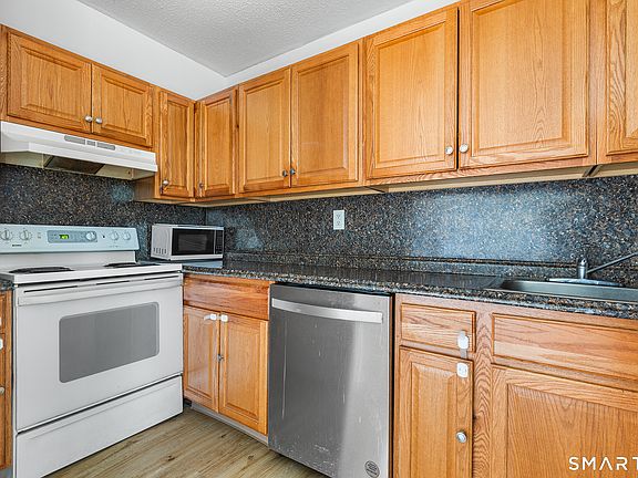 4th image of 557 Glendale Avenue #557