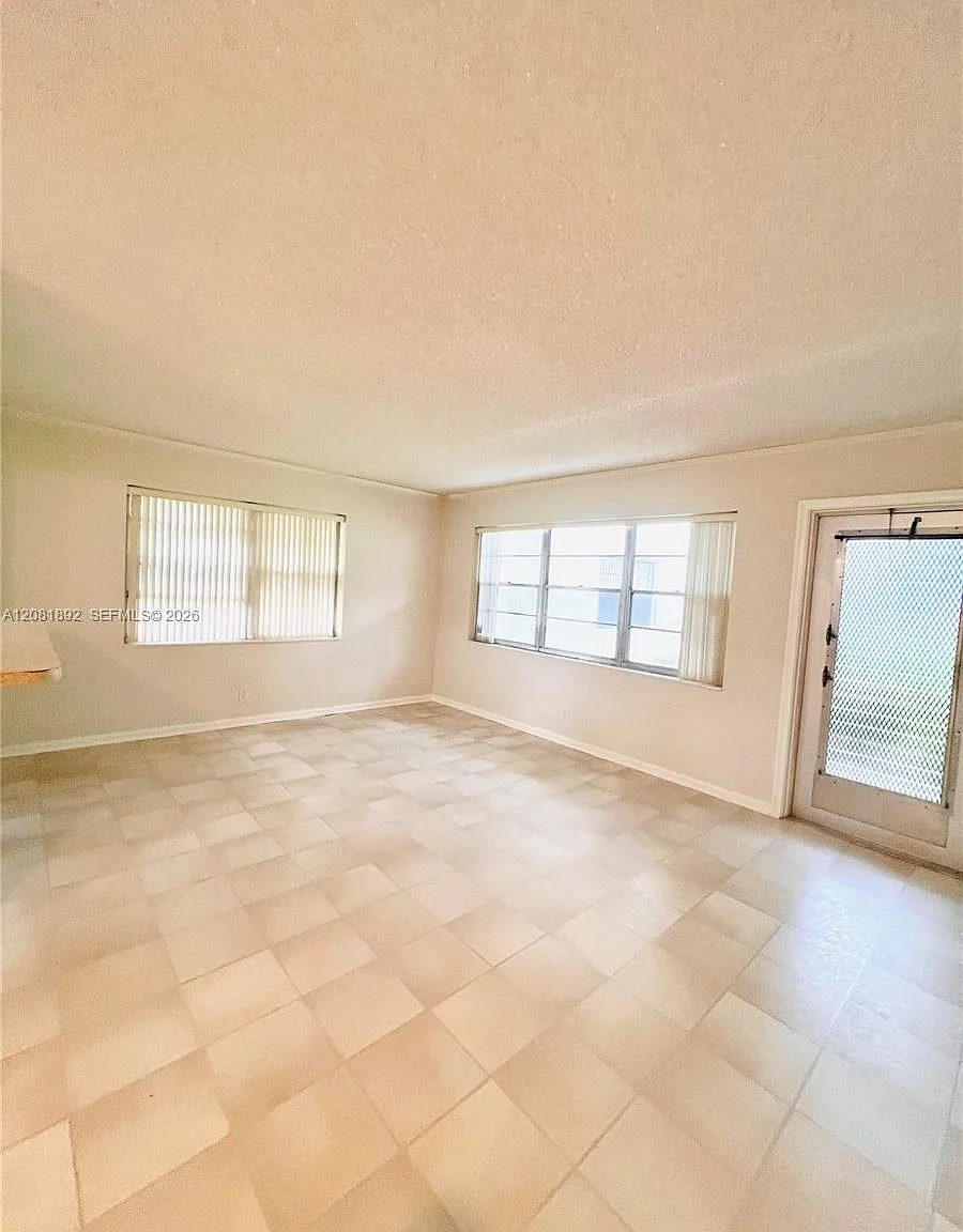Camden Condos — Photo 3