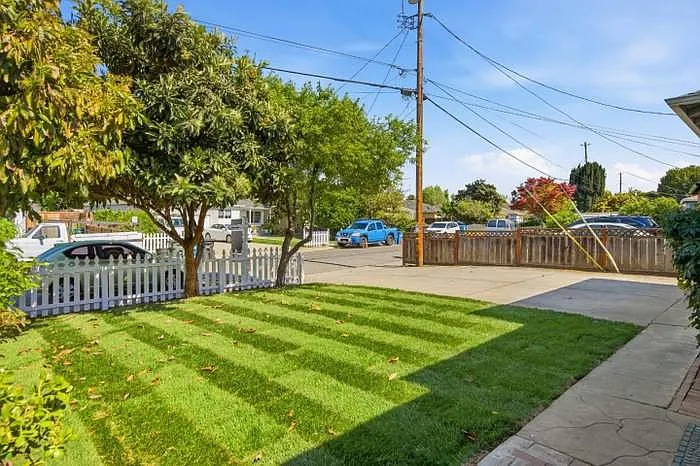 151 Verbena Dr — Photo 2