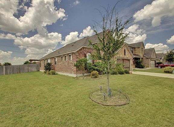 3rd image of 1001 S Pasture Dr