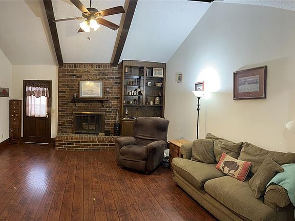 3rd image of 605 Teakwood Ave
