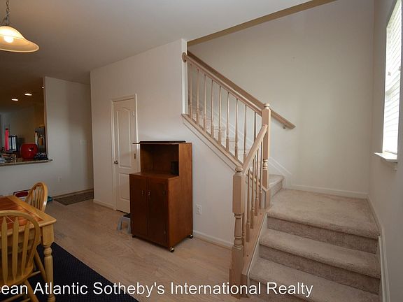 2nd image of 16979 Bellevue Ct
