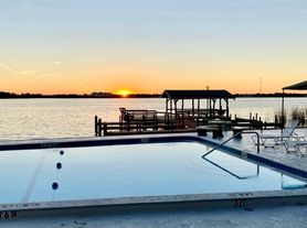 4328 Edgewater Dr