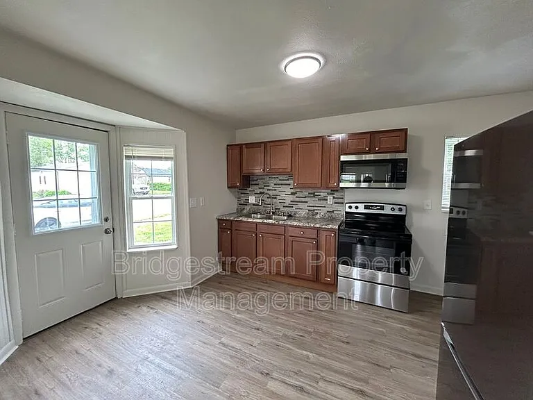 2800 Cadillac St — Photo 8