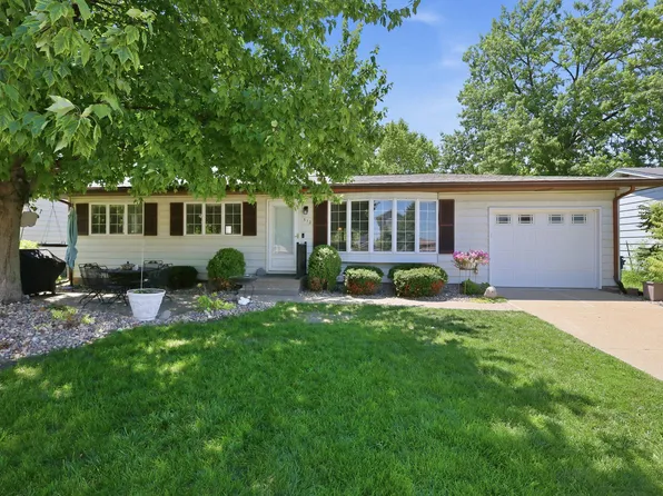 512 N 1st St, Eldridge, IA 52748