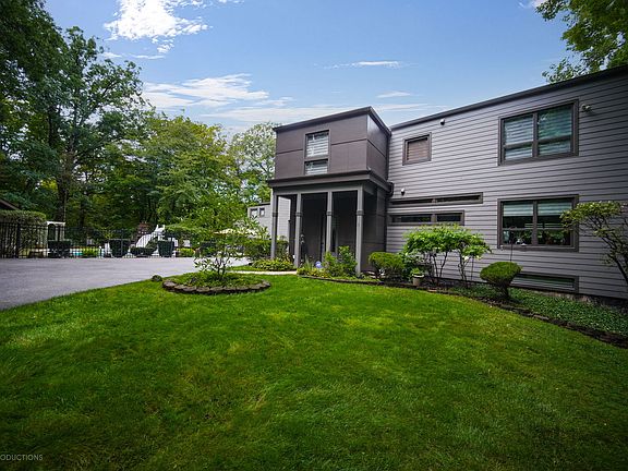 2nd image of 832 Ironwood Dr