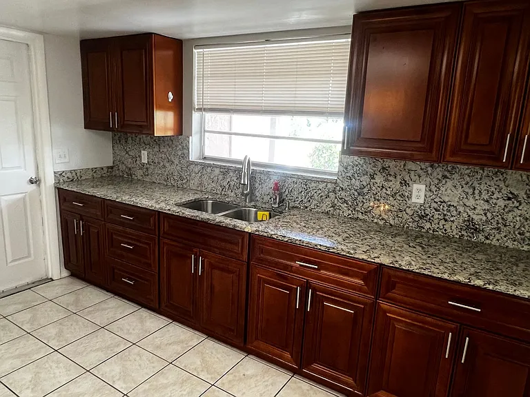 173 SE Fallon Dr — Photo 28
