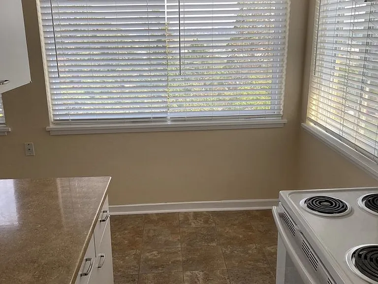 The Heights Apartments - Sunnyside, WA — Photo 6