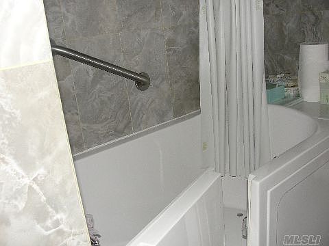 5th image of 15 Iris Ln