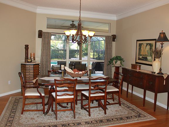 Open Dining area & pool view