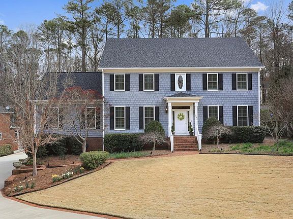 2nd image of 202 Mountain Brook Ct