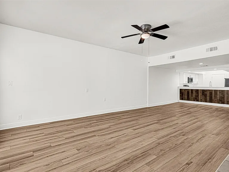 2022 Lakewood Ct — Photo 10