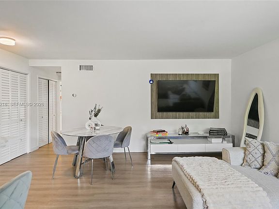 3rd image of 1614 West Ave APT 203