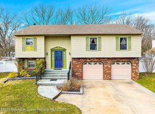 20 Timberline Dr, Howell, NJ 07731