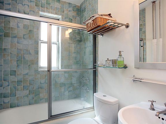 5th image of 210 W 78th St APT 7D