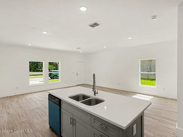 15 Travis St #101 — Photo 9